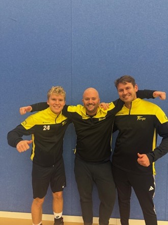 De stoelen aan de bestuurstafel kunnen gevuld worden!